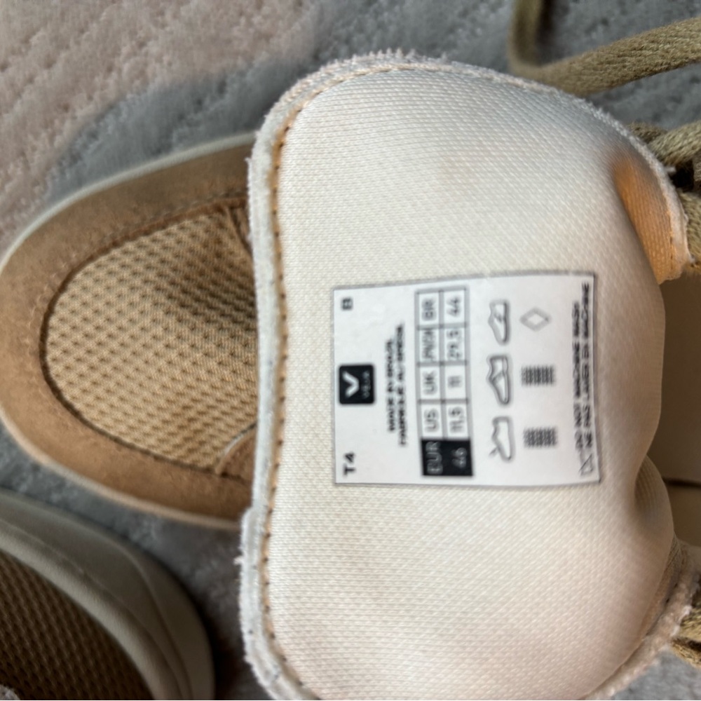 Veja Tan and White Men's Sneakers - Picture 15 of 16